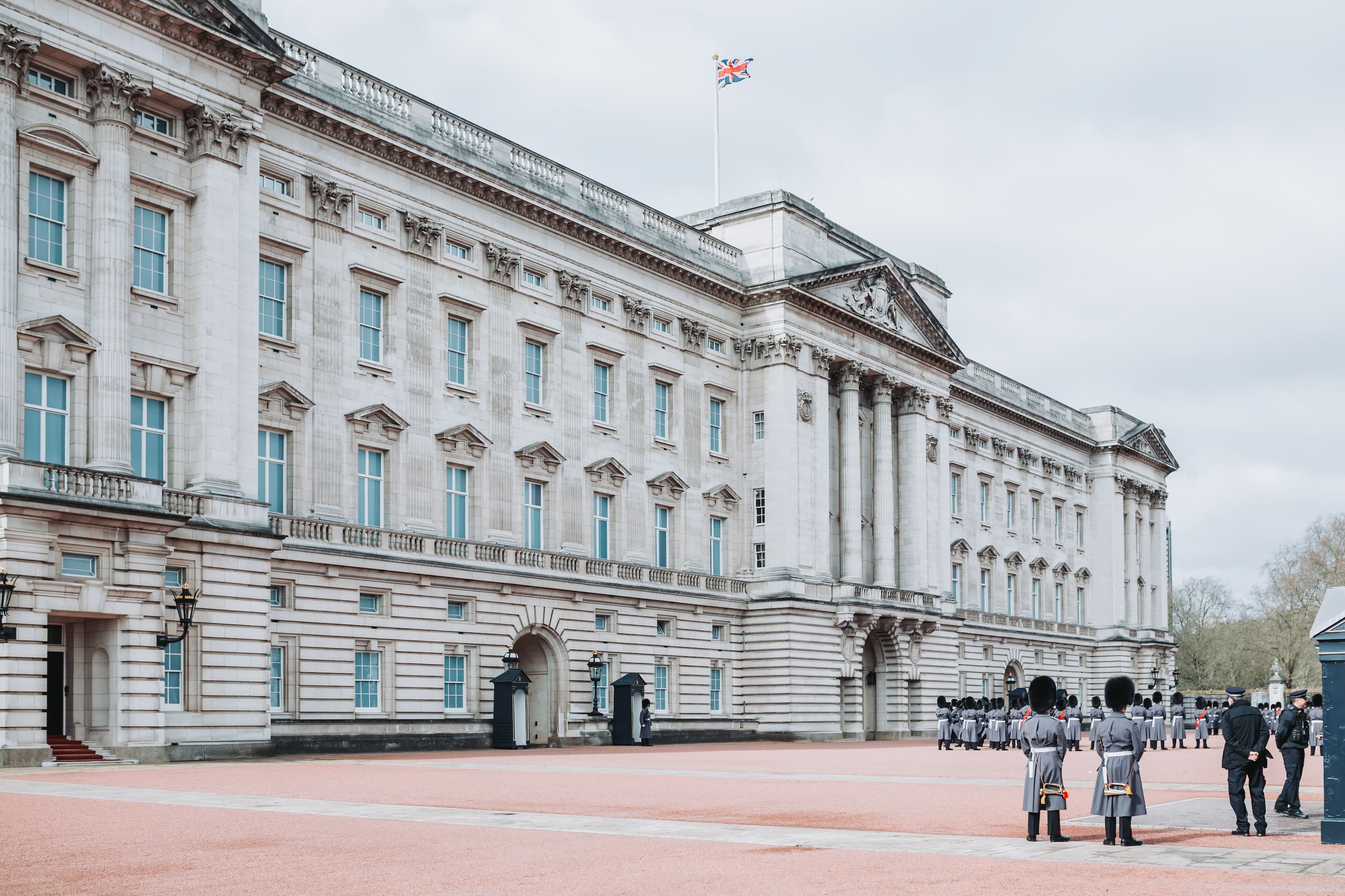 イギリス・バッキンガム宮殿を観光しよう！歴史や見どころ、周辺施設を